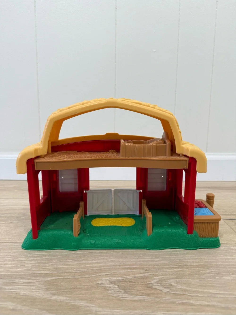 Fisher Price Little People Vintage 2003 Animal Sounds Stable